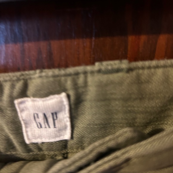 Gap olive cargo style pants. - Picture 3 of 5